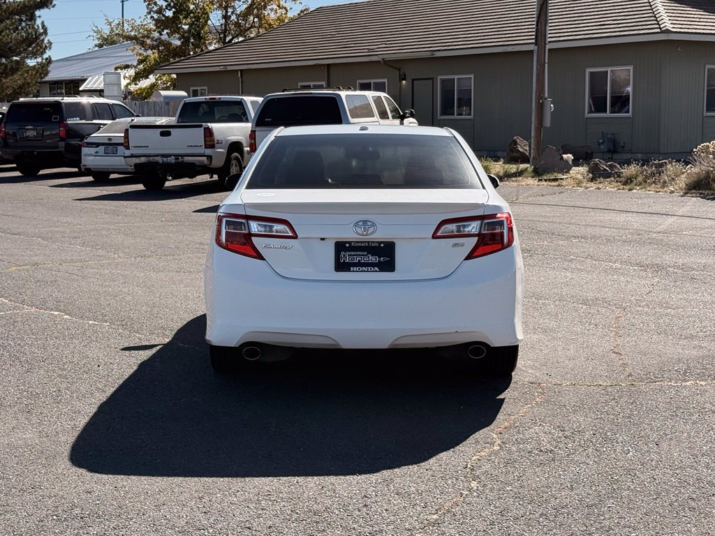 Used 2014 Toyota Camry SE w/ Moonroof Package FWD image 5