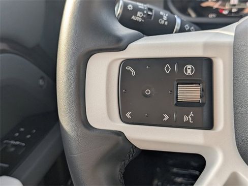 Used 2025 Land Rover Defender 130 X-Dynamic SE image 23