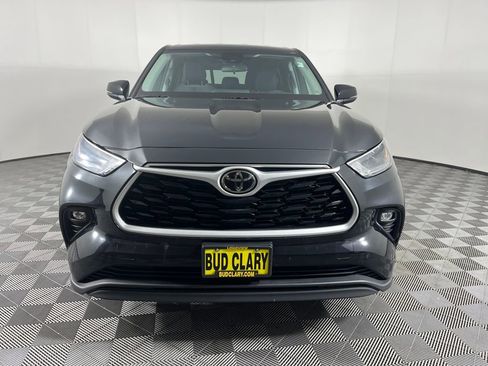 Used 2023 Toyota Highlander L image 2