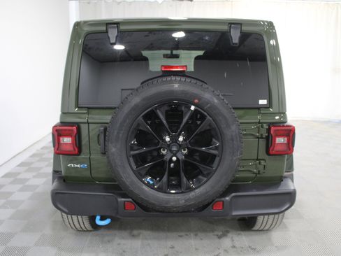 Used 2023 Jeep Wrangler Sahara image 28
