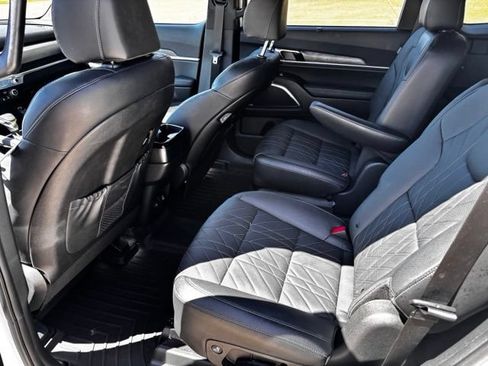 Used 2023 Kia Telluride SX Prestige X-Pro AWD/4WD image 14