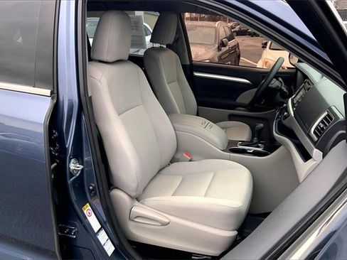 Used 2014 Toyota Highlander LE image 7