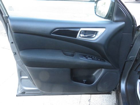 Used 2017 Nissan Pathfinder S image 26
