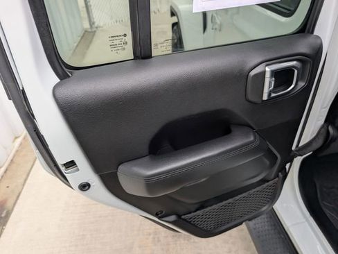 Used 2023 Jeep Wrangler Unlimited Sahara AWD/4WD image 23