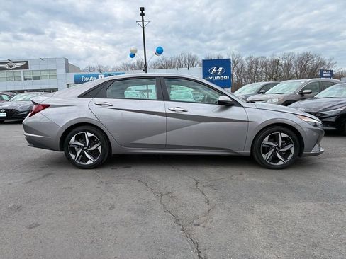 Used 2023 Hyundai Elantra SEL w/ Convenience Package image 8