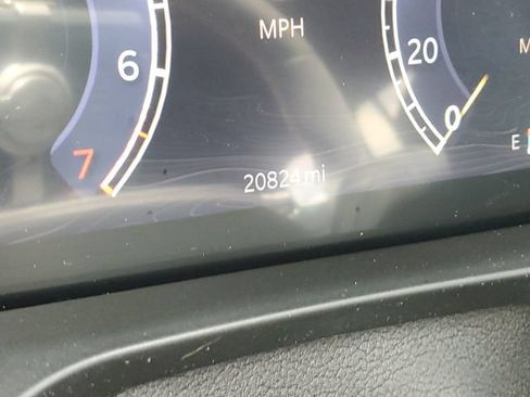 Used 2023 Jeep Grand Cherokee Laredo w/ Luxury Tech Group I AWD/4WD image 10