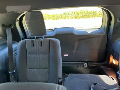 Used 2018 Ford Explorer XLT w/ Equipment Group 201A AWD/4WD image 26