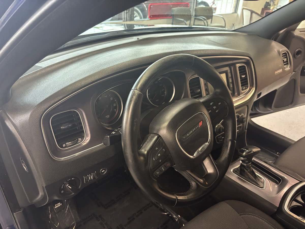 Used 2015 Dodge Charger SE w/ Sport Appearance Group RWD image 13