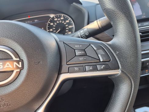 Used 2025 Nissan Altima 2.5 SV FWD image 23