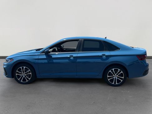 Used 2025 Volkswagen Jetta Sport FWD image 2