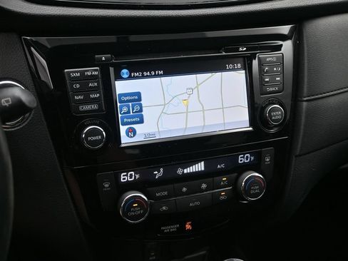 Used 2017 Nissan Rogue SV w/ SV Premium Package AWD/4WD image 12