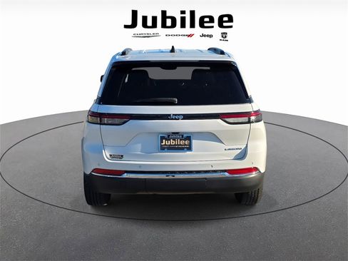 Used 2023 Jeep Grand Cherokee Laredo w/ Luxury Tech Group I image 3