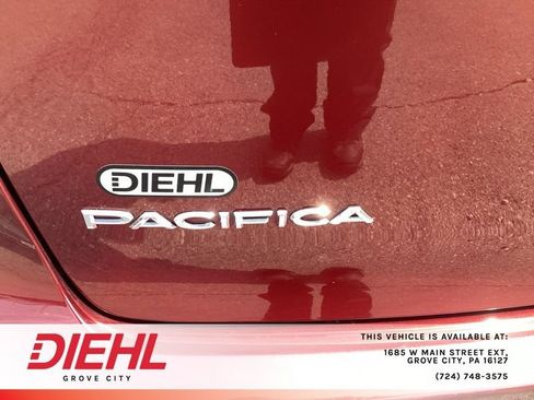 Used 2019 Chrysler Pacifica Touring Plus w/ Cold Weather Group FWD image 11