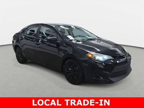 Used 2018 Toyota Corolla LE image 3
