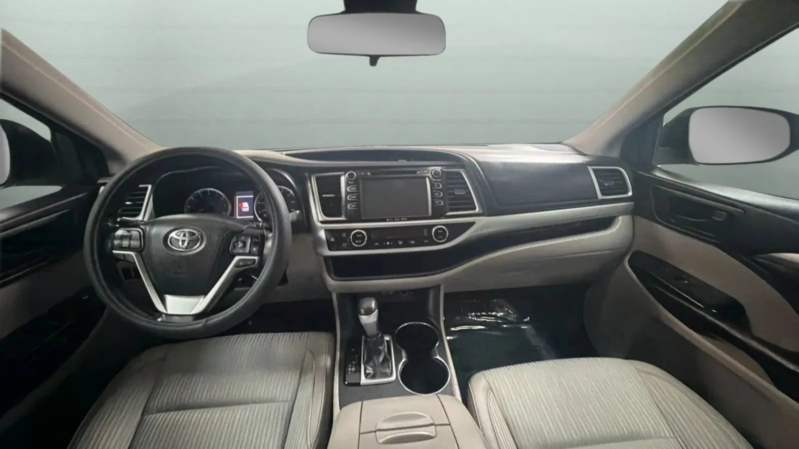 Used 2017 Toyota Highlander Plus FWD image 9