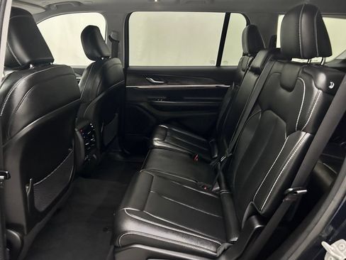 Used 2023 Jeep Grand Cherokee L Limited AWD/4WD image 14