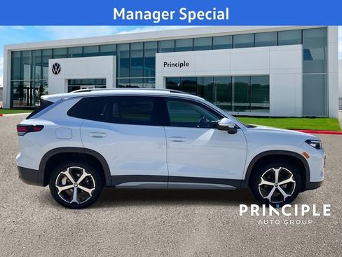 New 2025 Volkswagen Tiguan SE image 4