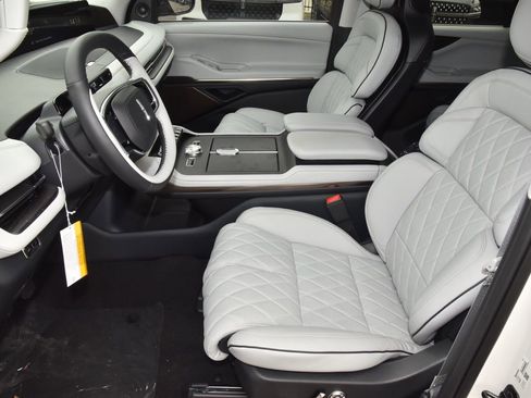 New 2026 Lincoln Navigator L Black Label AWD/4WD image 13