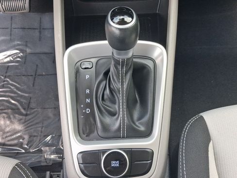 Used 2025 Hyundai Venue SEL FWD image 18