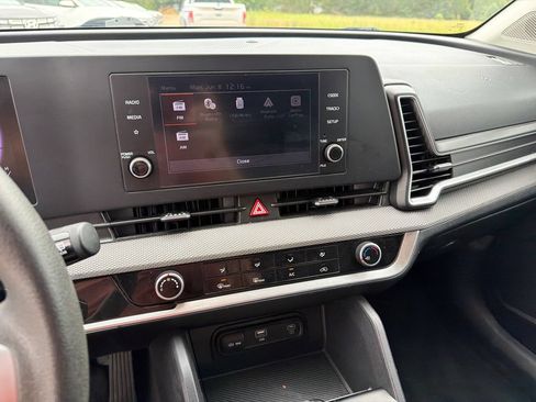 Used 2025 Kia Sportage LX FWD image 28