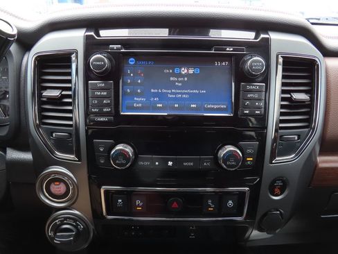 Used 2018 Nissan Titan Platinum Reserve AWD/4WD image 21