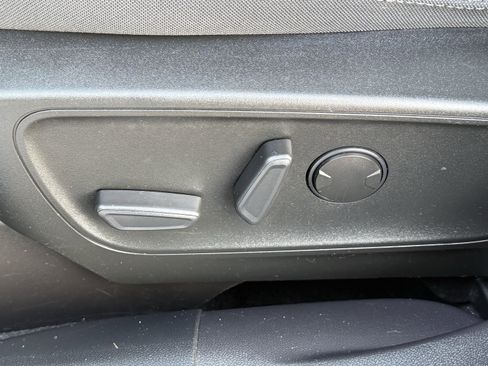 Used 2022 Ford Escape SE w/ SE Sport Appearance Package image 25