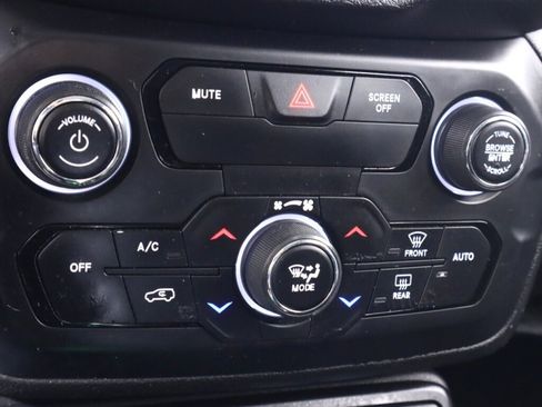 Used 2019 Jeep Renegade Altitude w/ Quick Order Package 2XM image 22