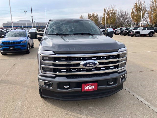 Used 2023 Ford F250 Platinum AWD/4WD image 2