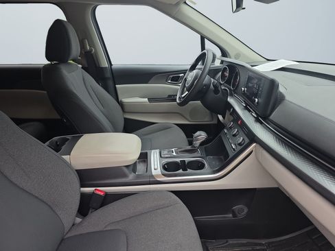 Used 2022 Kia Carnival LX FWD image 18
