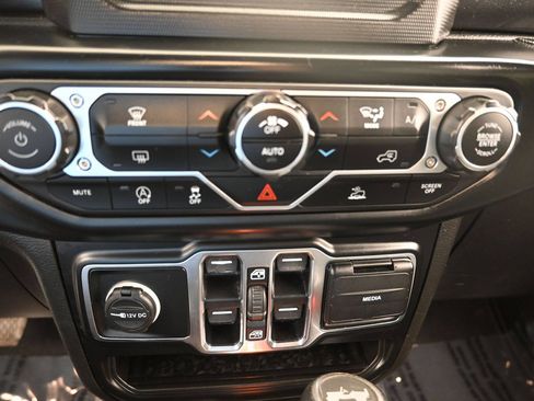 Used 2022 Jeep Wrangler Unlimited Sport AWD/4WD image 14
