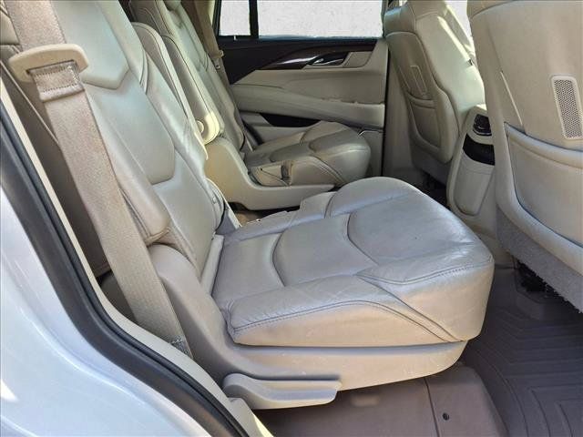 Used 2020 Cadillac Escalade Luxury RWD image 21