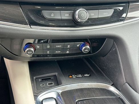 Used 2024 Buick Enclave Essence w/ Technology Package FWD image 25
