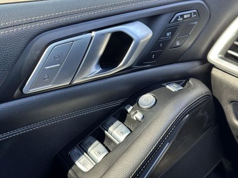 Used 2022 BMW X7 xDrive40i w/ Premium Package image 21