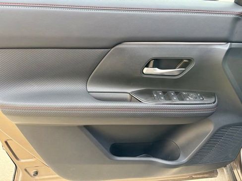 Used 2025 Nissan Kicks SR image 23