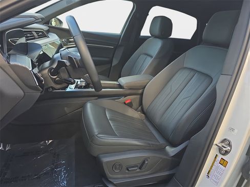 Used 2024 Audi Q8 e-tron Premium Plus image 14