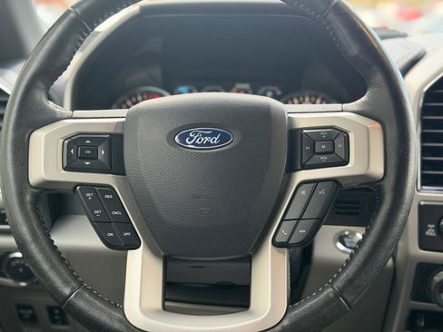 Used 2019 Ford F150 Lariat w/ Equipment Group 502A Luxury AWD/4WD image 15
