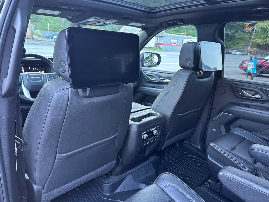Used 2022 GMC Yukon XL Denali w/ Denali Ultimate Package AWD/4WD image 19
