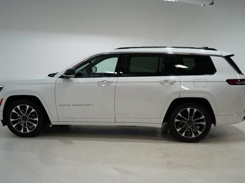 Used 2023 Jeep Grand Cherokee L Overland w/ Luxury Tech Group IV AWD/4WD image 4