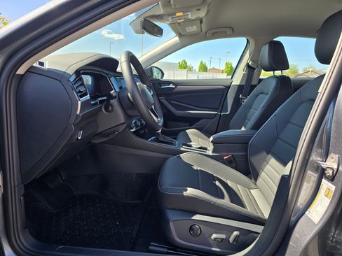 Used 2024 Volkswagen Jetta SE w/ Black Wheel Package FWD image 41