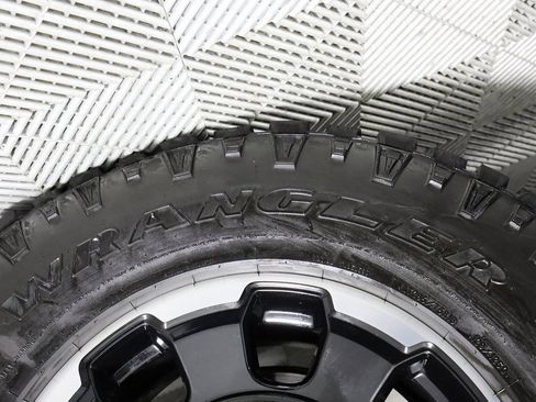 Used 2025 Ford F250 Platinum w/ Tremor Off-Road Package image 54