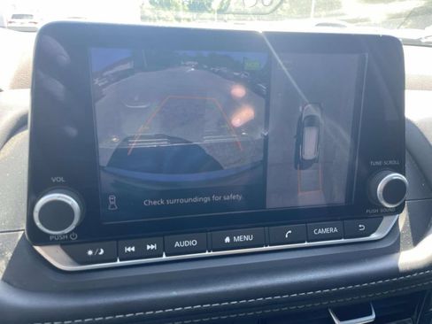 Used 2023 Nissan Rogue SL FWD image 25