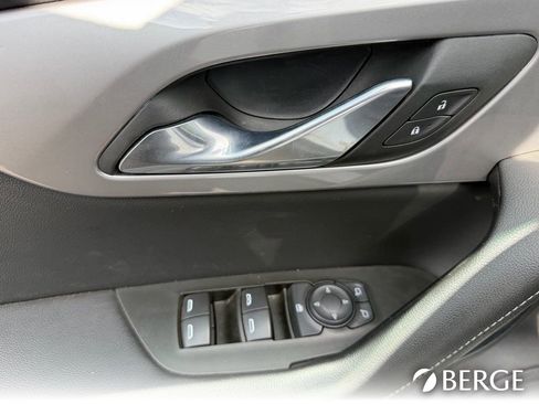 Used 2025 Chevrolet Blazer LT FWD image 24