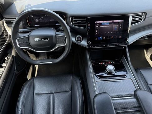 Used 2024 Jeep Wagoneer L Series II RWD image 12