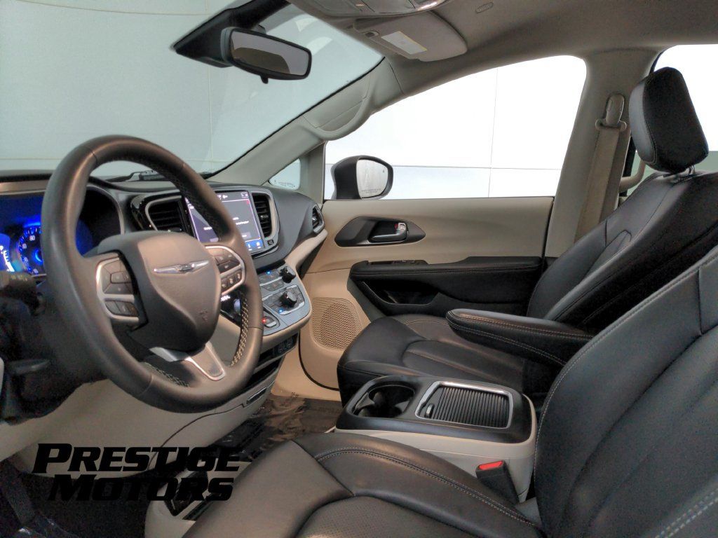 Used 2023 Chrysler Pacifica Touring-L FWD image 13