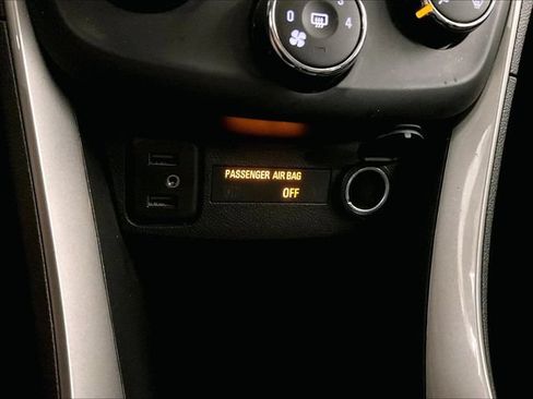 Used 2020 Chevrolet Trax LT w/ LT Convenience Package AWD/4WD image 31