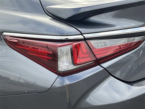 Used 2022 Lexus ES 350 w/ Premium Package image 10
