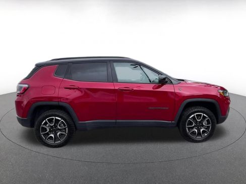 Used 2025 Jeep Compass Trailhawk AWD/4WD image 17