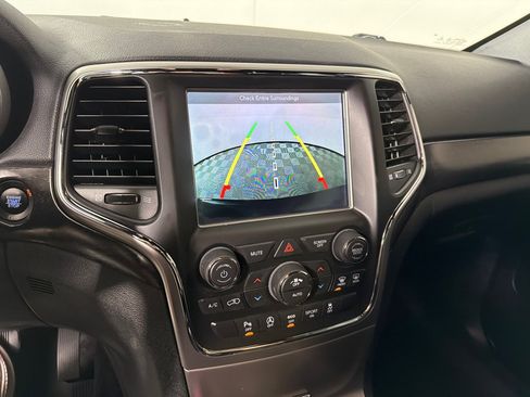 Used 2018 Jeep Grand Cherokee Altitude AWD/4WD image 17