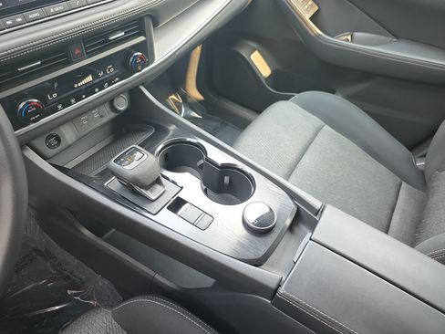 Certified 2024 Nissan Rogue SV AWD/4WD image 25