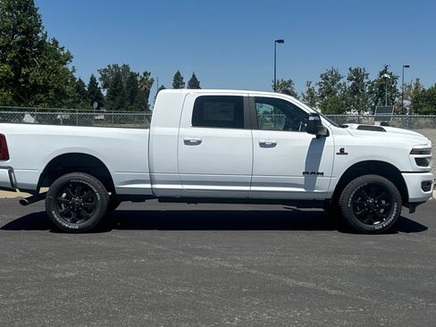 New 2026 RAM 2500 Laramie AWD/4WD image 2